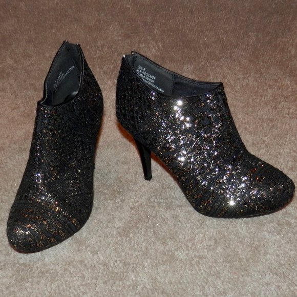 MAURICES BLACK AND GOLD SPARKLE FLECKS BOOTS * 4 IN HEEL * ZIP UP HEEL* SIZE 6 M - Picture 5 of 7